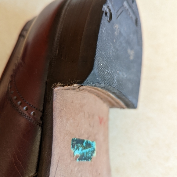 Barker's of Earls Barton England - Picture 7 of 9